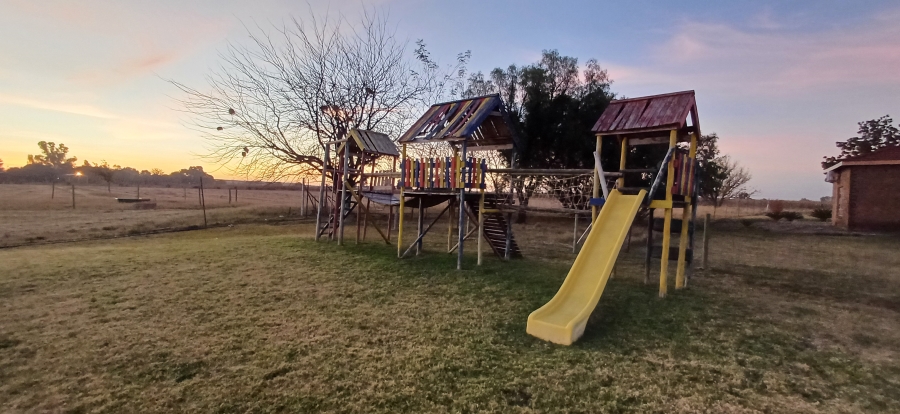 7 Bedroom Property for Sale in Harpington A H North West